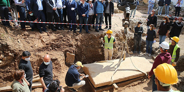2 bin 400 yıllık lahit kapağı açıldı! Heyecanlandıran kazıdan bakın ne çıktı