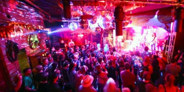 2 bin 500 kişinin katıldığı kaçak parti hala durdurulamadı!