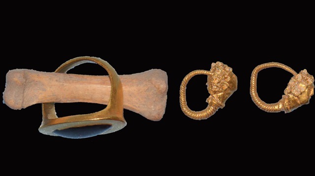 2 bin 500 yıllık süs eşyaları bulundu