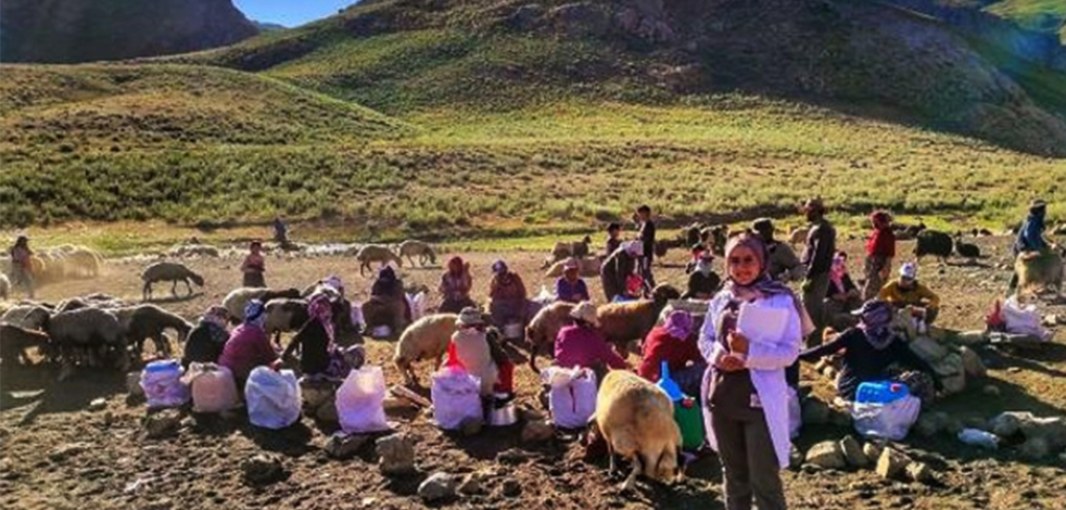 2 bin 700 metre yükseklikte internet erişimi yakalayıp aşı yaptı