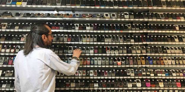 2 bin 779 adet telefon için Guinness'e yaptığı başvuru onaylandı