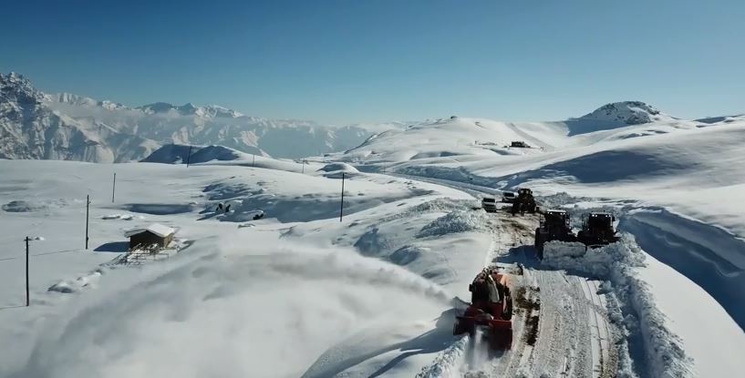 2 bin 800 rakımda karla mücadele çalışması 