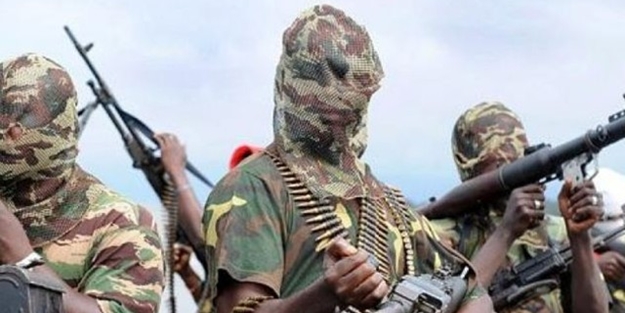 2 bin kişiyi öldürüp kasabayı ateşe verdiler