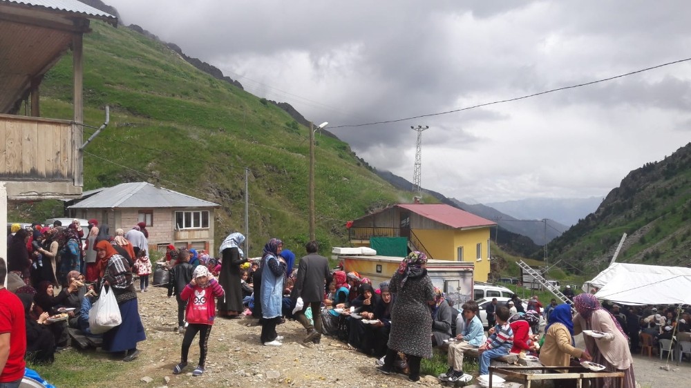 2 bin metrede doğal afetlerden korunmak için kurban kestiler 