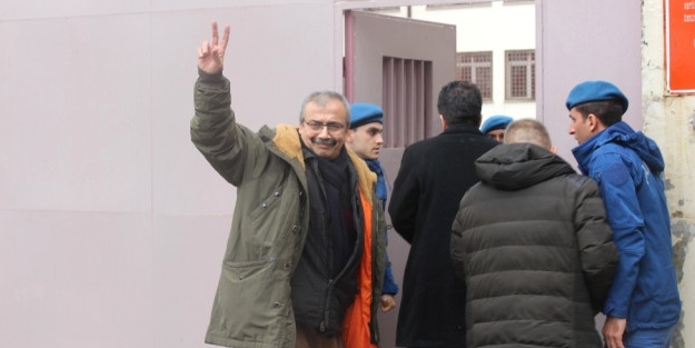 2 CHP'li daha HDP'li Sırrı Süreyya Önder'i ziyaret etti