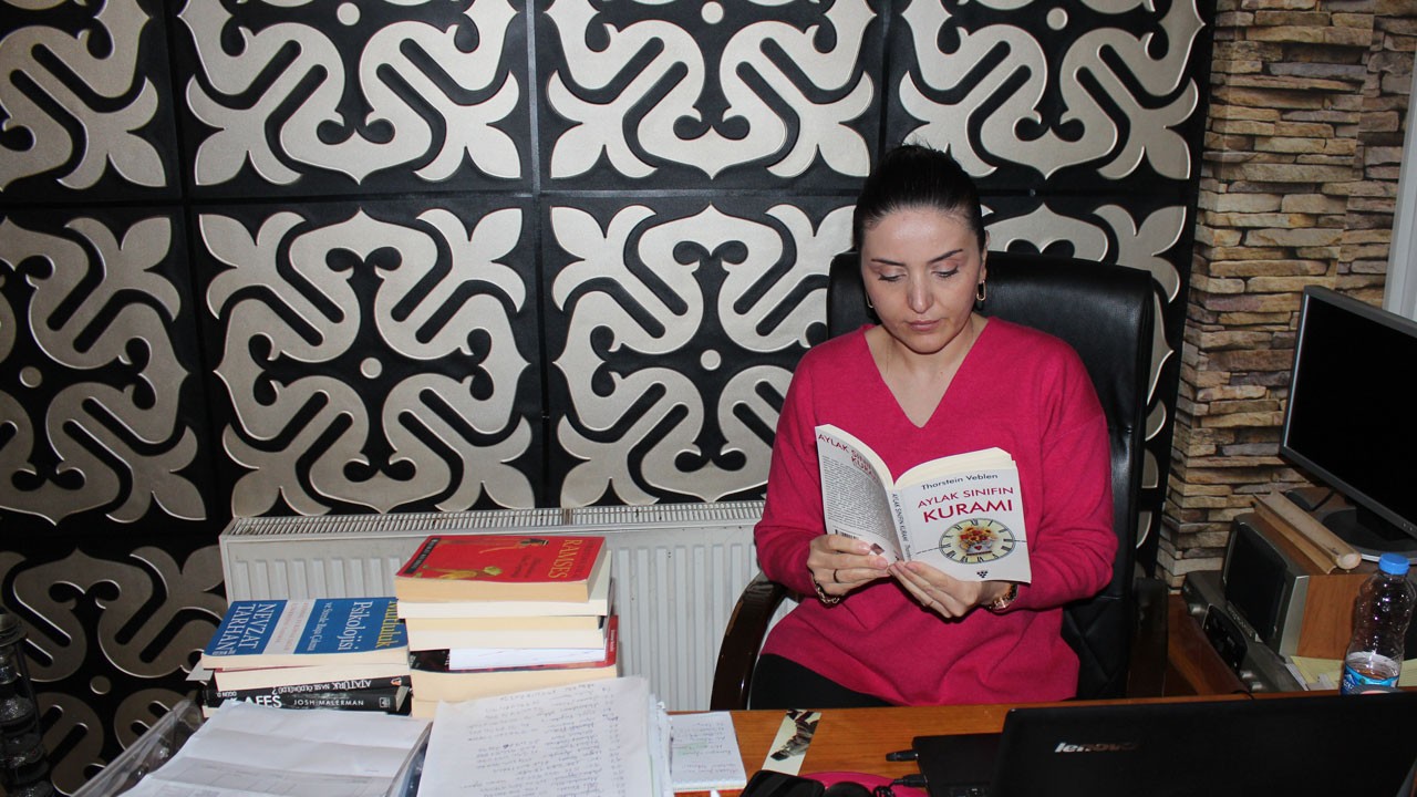 2 çocuk annesi kadın kızını örnek aldı üniversiteli oldu