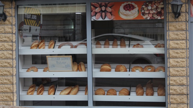 '2 ekmek ver 2 tane de askıya yaz'