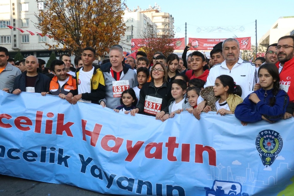 2. Gazi Yarı Maratonu ve Halk Koşusu başladı 