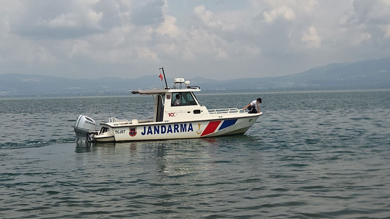2 genç serinlemek için girdikleri gölde kayboldu
