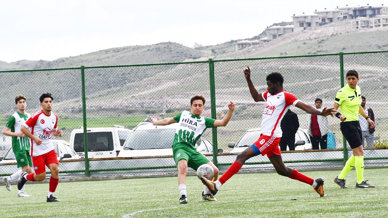  2 gol, 7 kırmızı kart çıktı, kazanan çıkmadı!