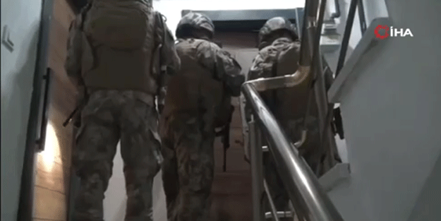 2 ilde DEAŞ'a baskın! Enselendiler