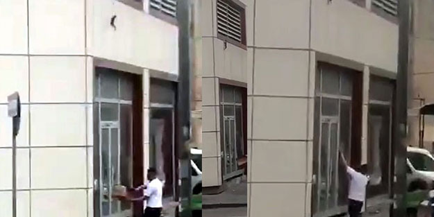 2. kattan düşen kediyi son anda yakaladı