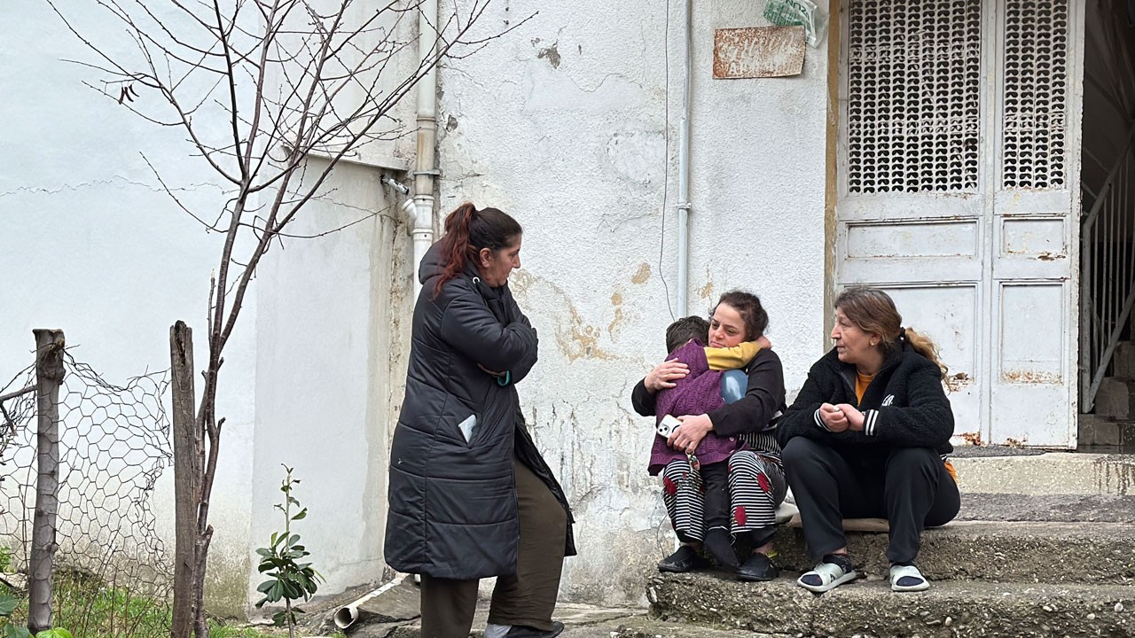 2 kişi hastanelik oldu! Küçük çocuk Çakmakla oynarken evi yaktı