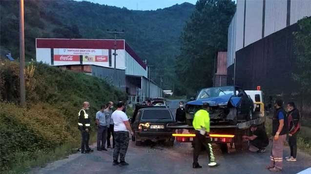 2 kişinin yaralandığı kaza anı güvenlik kamerasında 
