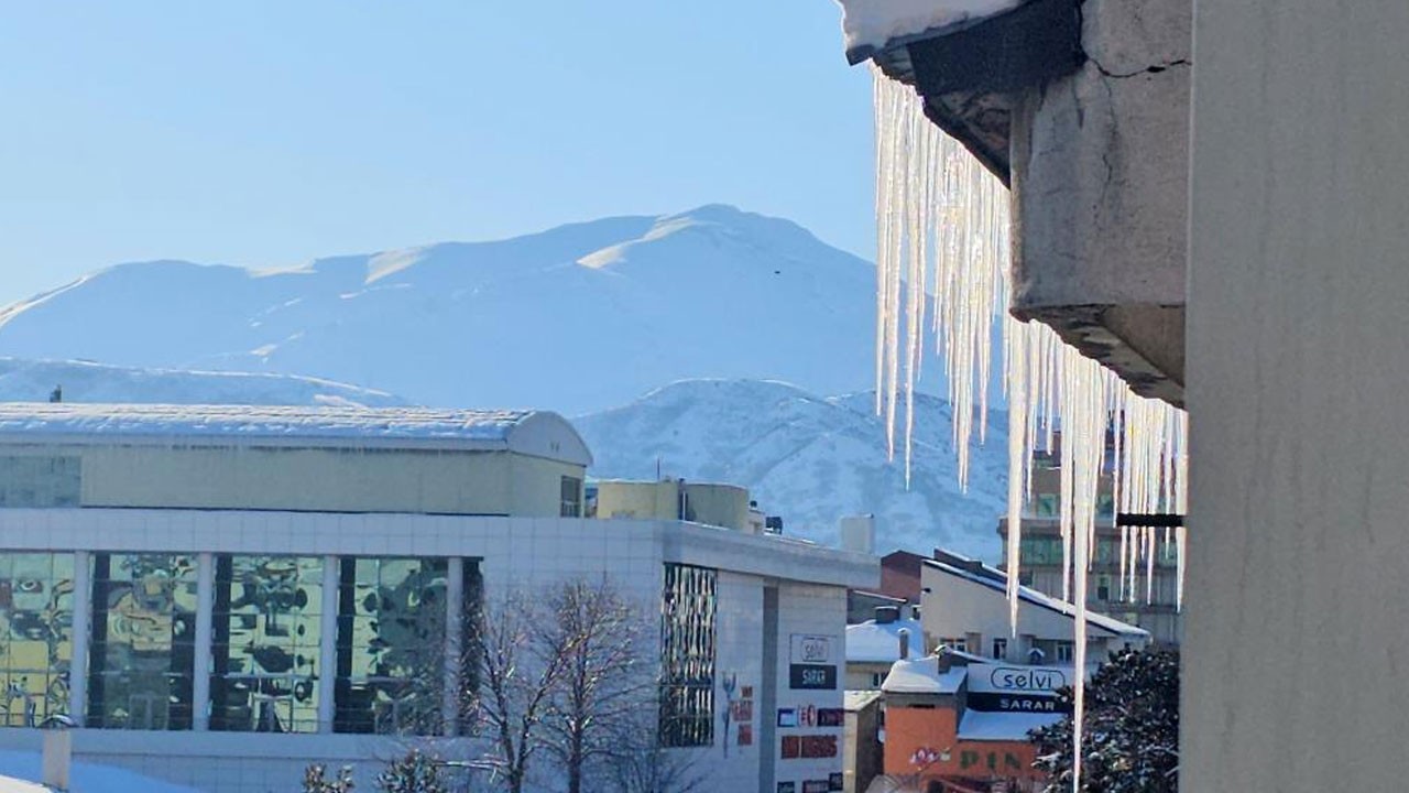 2 metrelik buz sarkıtları korkuttu