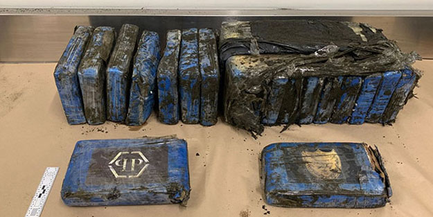 2 milyon dolarlık uyuşturucu paketleri sahile vurdu