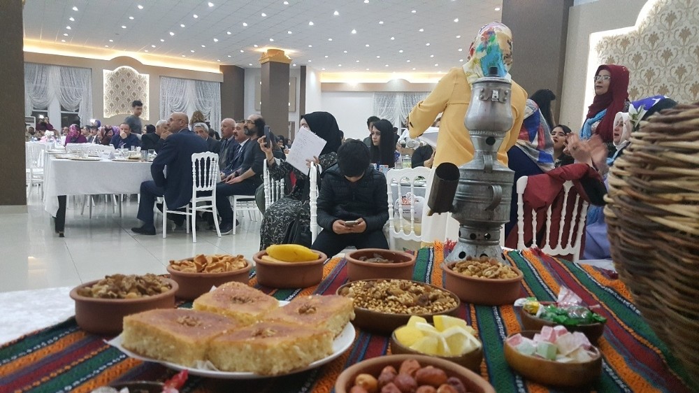 2 Nisan geleneksel Van gecesi 