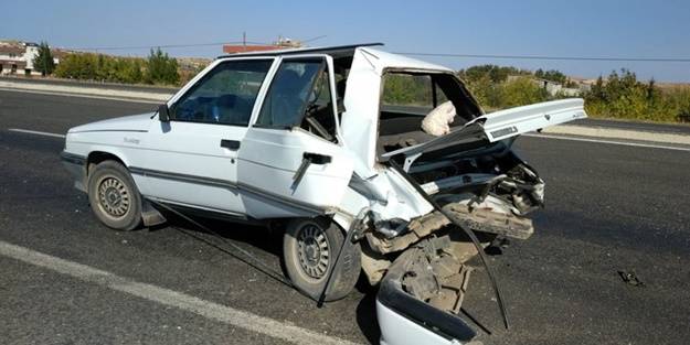 2 otomobil çarpıştı: 1 yaralı