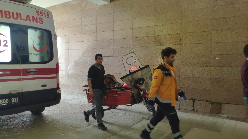 2 otomobil çarpıştı, 4 Yaralı 