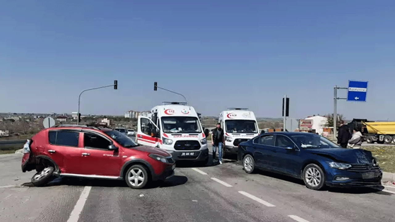 2 otomobil çarpıştı, 5 kişi yaralandı