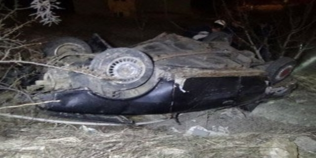 2 otomobil çuruma düştü: 6 yaralı