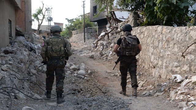 2 PKK'lı öldürüldü 4 PKK'lı yakalandı