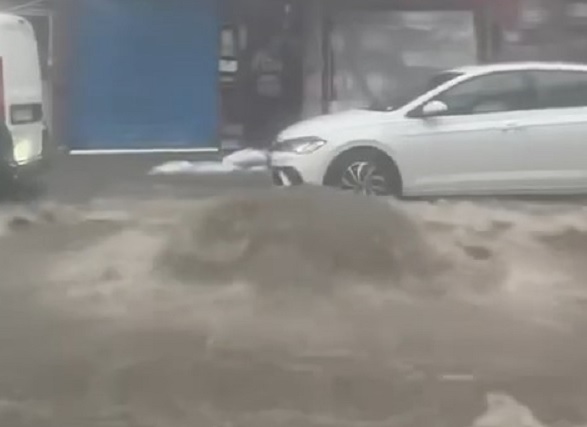 2 saatte şehir bu hale geldi! Bursa'da sağanak hayatı felç etti!