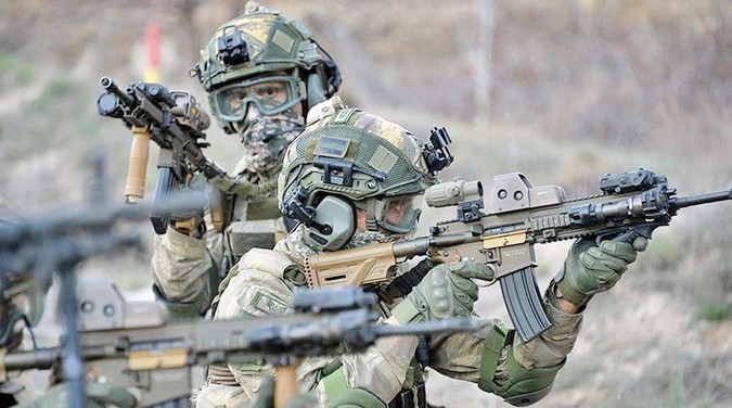 2 terörist daha Mehmetçik'e teslim oldu