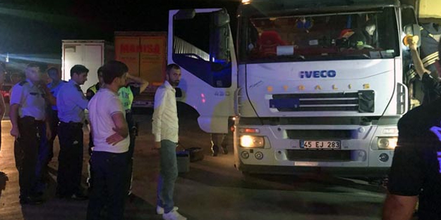 2 TIR'ın arasında sıkışarak can verdi!
