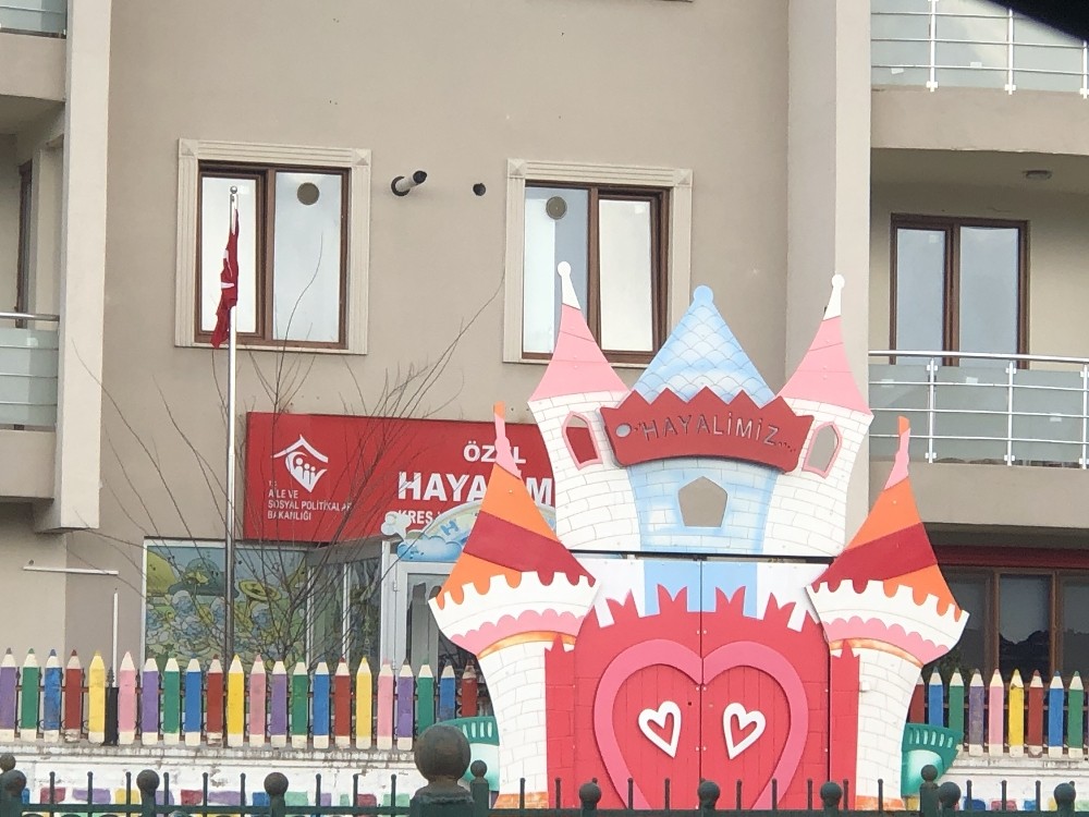 2 yaşındaki çocuğu döven kreş öğretmenin çalışma raporu iptal edildi 
