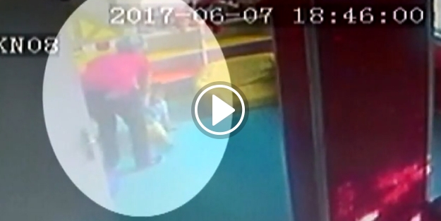 2 yaşındaki çocuğua darp kamerada!