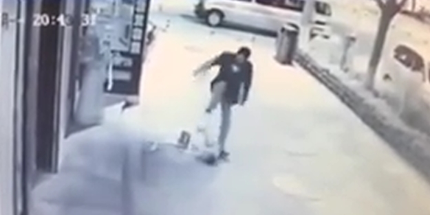 2 yaşındaki çocuğun kafasını defalarca ezdi / VİDEO