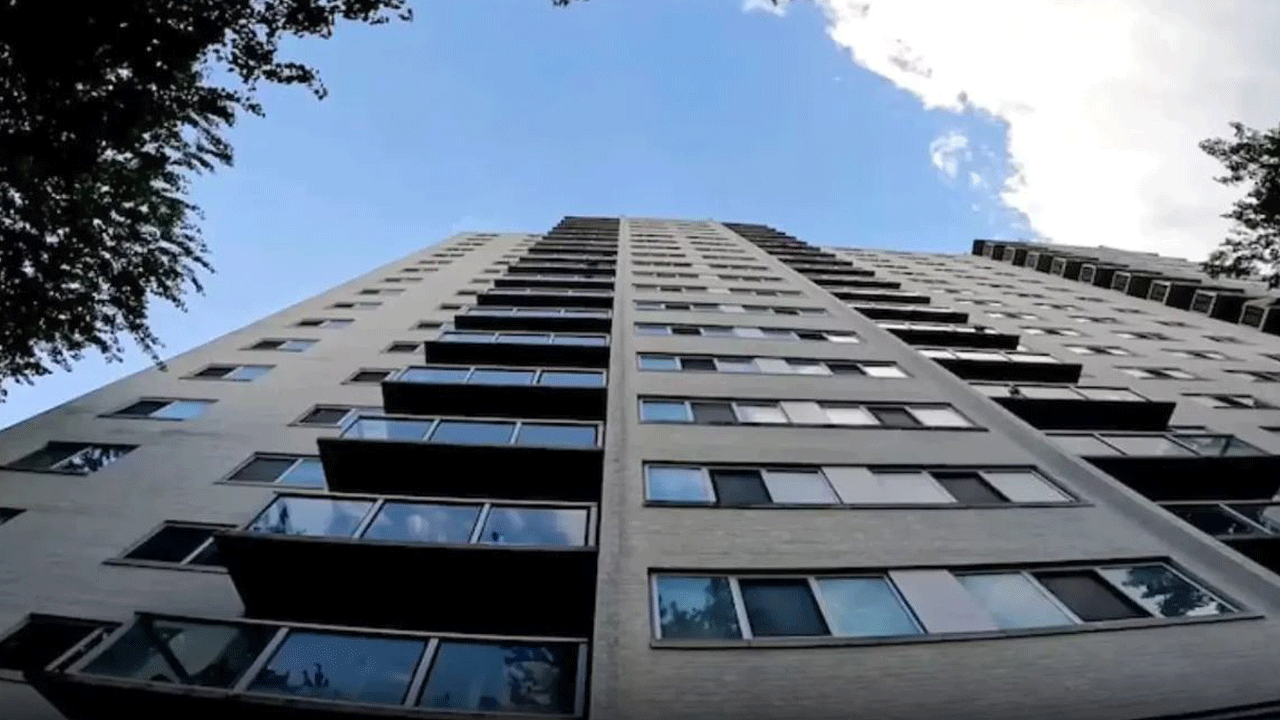 2 yaşındaki çocuk 15. kattan düşüp ölmedi! Uzmanlar mucize kurtuluşu böyle açıkladı: Allah’ın lütfu!