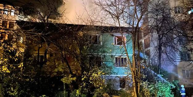 2 yıldır kullanılmayan evde belirlenemeyen nedenle yangın çıktı!