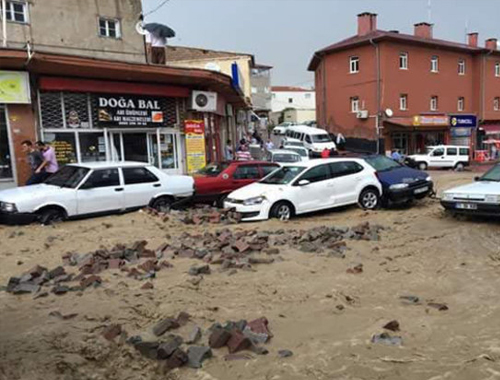 20 dakika yağan yağmur can aldı