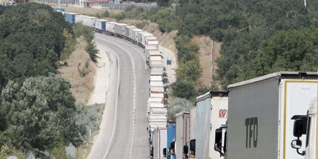 20 kilometrelik TIR kuyruğu oluştu: Kapıda İhracat yoğunluğu