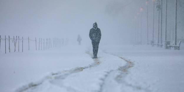 20 milyondan fazla kişiyi uyardılar! ABD'yi kar vurdu