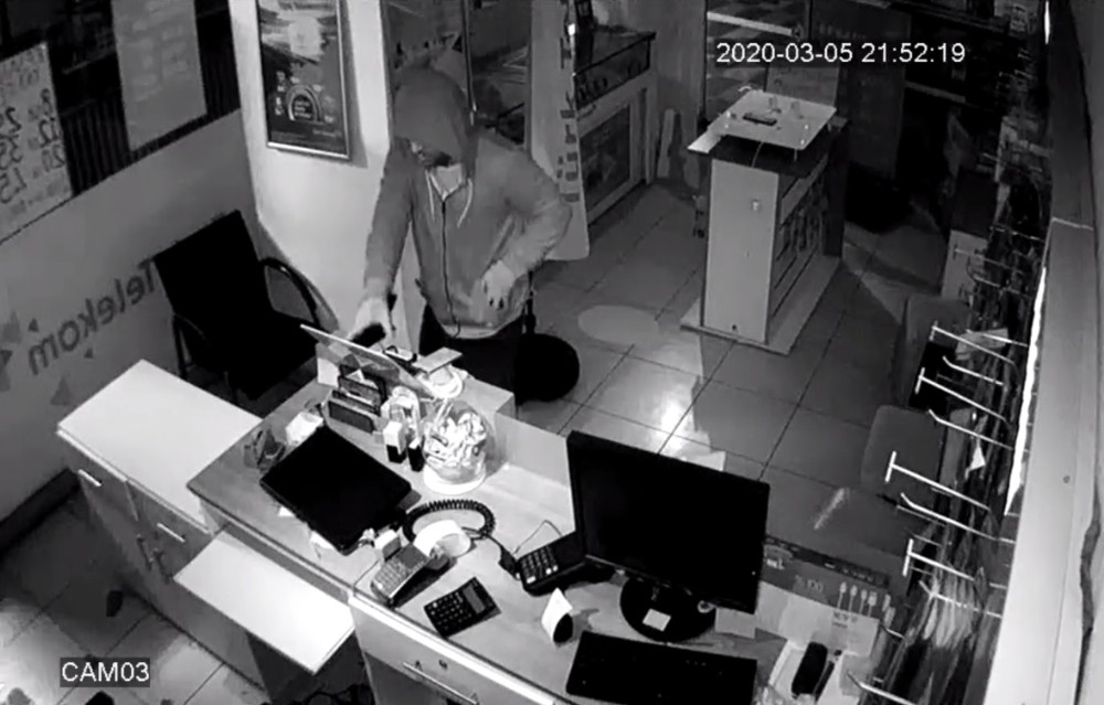 20 saniyede 3 cep telefonu çaldı 
