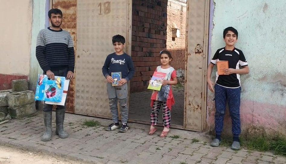 20 yaş altı gençlere 3 bin kitap dağıtıldı 