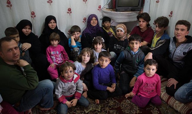 20 yetim torununa hem analık hem babalık yapıyor