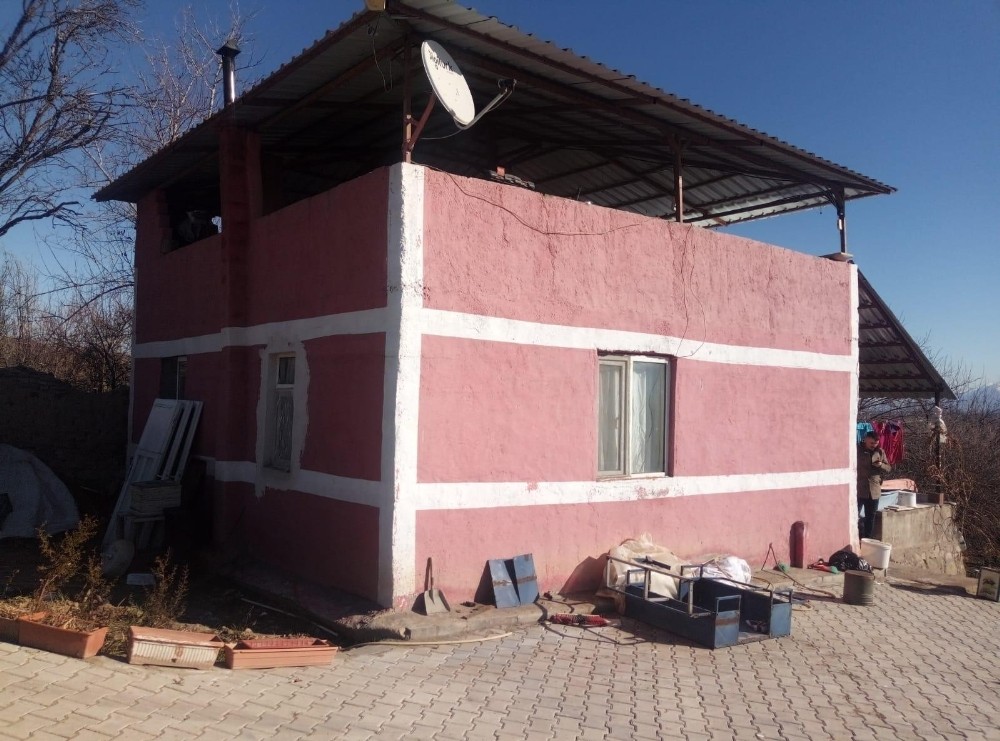 20 yıl cezası bulunan zanlı, 17 yıl sonra kapısı şifreli evde yakalandı 