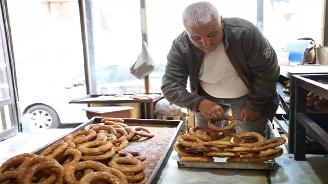 20 yıl simit sattı 49 yaşında memur oldu!