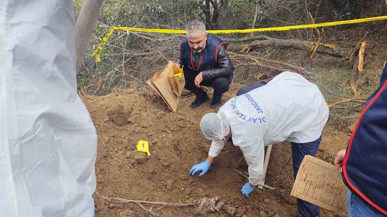 20 yıl sonra gelen korkunç gerçek: Kayıp dedikleri babalarını öldürüp araziye gömmüşler