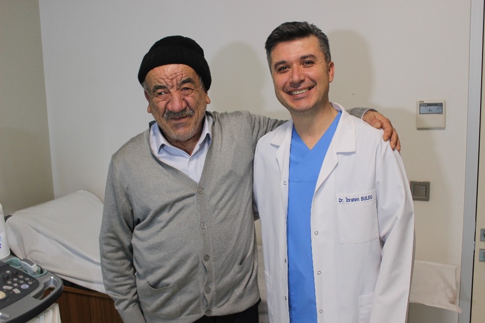 20 yıllık ağrılarından ameliyatla kurtuldu 