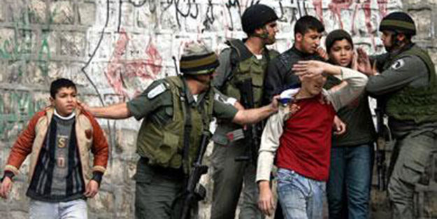 200 Filistinli çocuk İsrail hapishanelerinde