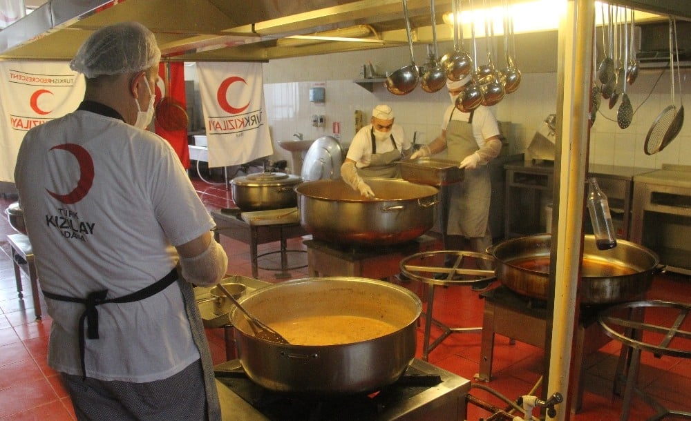 200 kahraman sağlık çalışanının iftarı Ramazan boyunca Kızılay’dan 