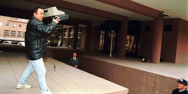 2001'de Ecevit’e yazar kasa atmıştı! Referandum kararını açıkladı