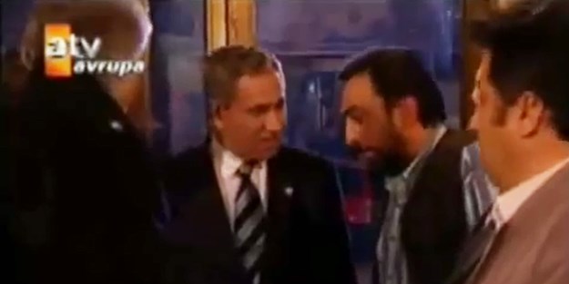 2004'te Bülent Arınç'ın da rol aldığı Ekmek Teknesi dizisinin o sahnesi