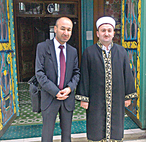 Acara’da cemaat camiye sığmıyor