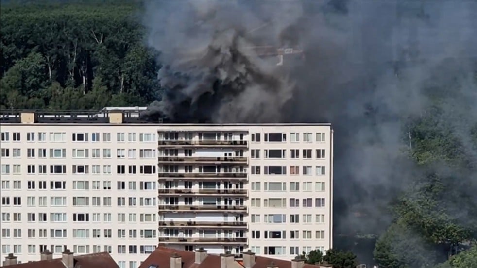 200'den fazla kişinin yaşadığı apartmanda yangın çıktı: Ölü ve yaralılar var